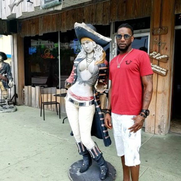 Profile Picture of Bread Bread (@coryb_cb) on Poshmark