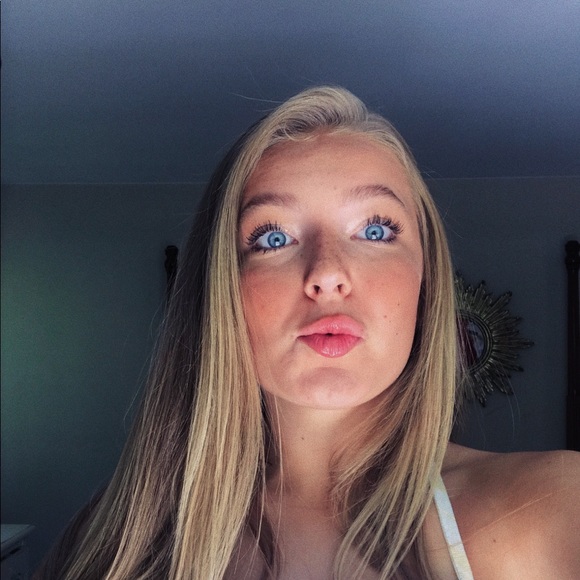 Profile Picture of Janet Mcdermott (@janetmcdermott) on Poshmark