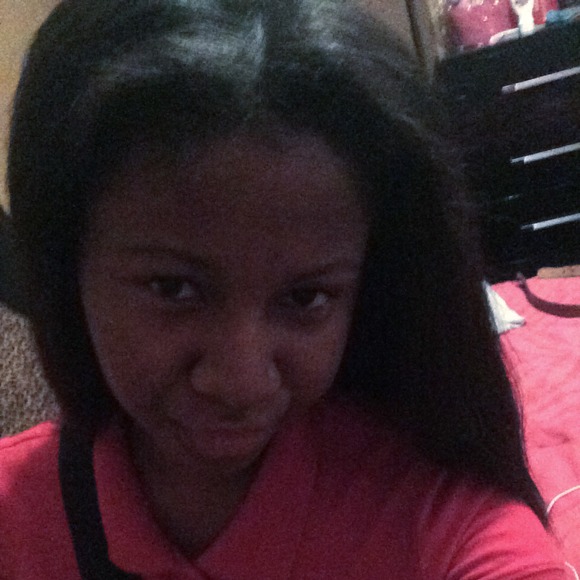 Profile Picture of Oshia Matrece (@matrece) on Poshmark