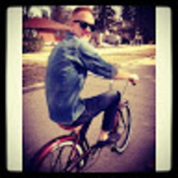 Profile Picture of Brady Friesen (@friesenbrady) on Poshmark