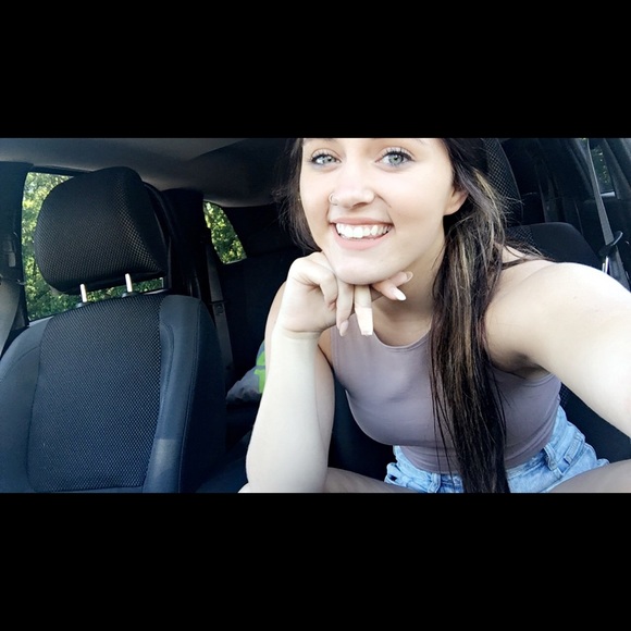 Profile Picture of Savannah Connett (@savannahconnett) on Poshmark