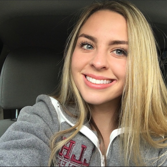 Profile Picture of Julia Froines (@jjfro33) on Poshmark