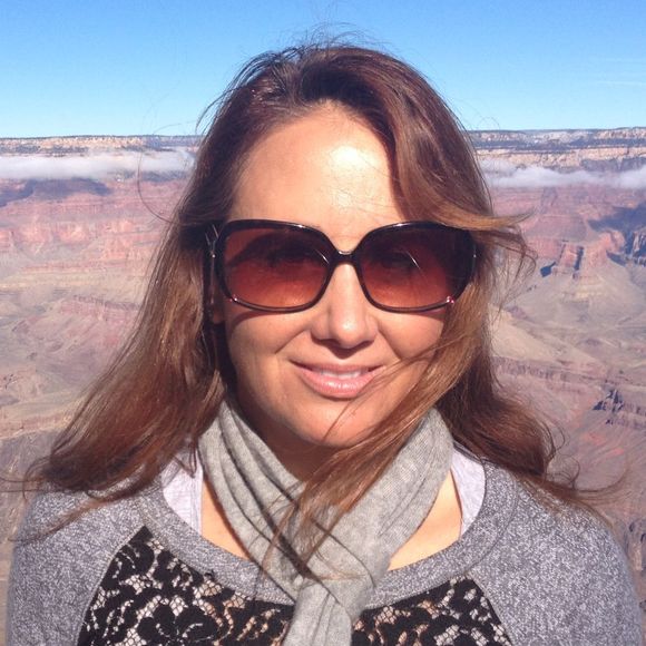 Profile Picture of Claire Moyes (@tetiaroa_68) on Poshmark