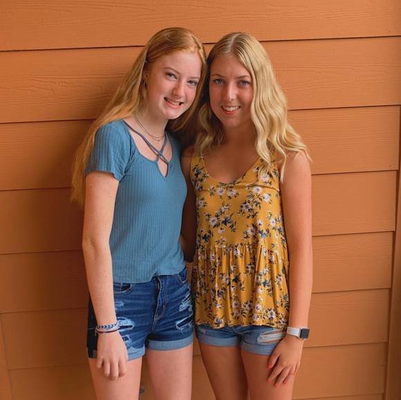 Profile Picture of Lindsey Ahern (@lindseyahern) on Poshmark