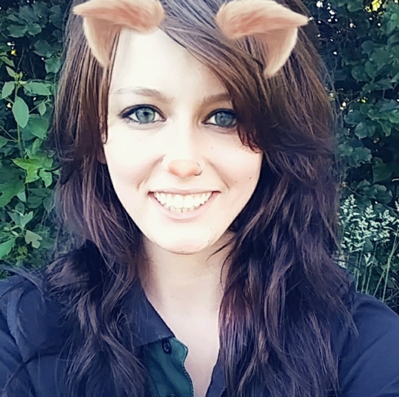 Profile Picture of Caley Cadima (@caleycadimaa) on Poshmark