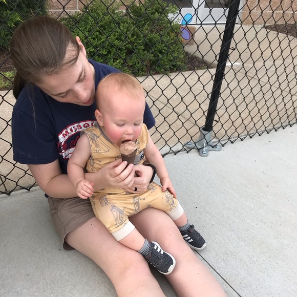 Profile Picture of Grant Roth (@grantandroni) on Poshmark