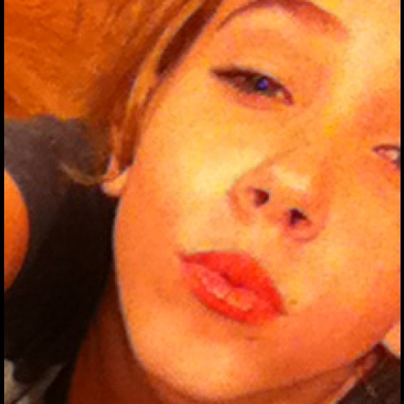 Profile Picture of Chloe Ratajczyk (@crain115) on Poshmark