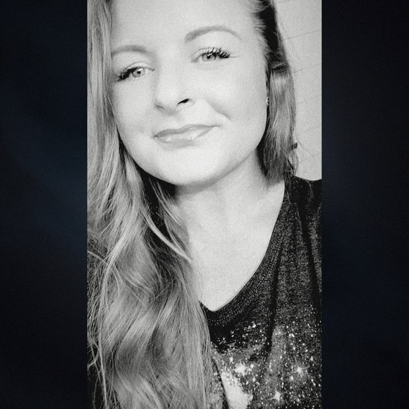 Profile Picture of Marianne l Drummer (@myzohar422) on Poshmark