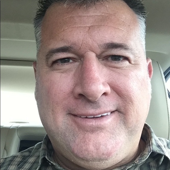 Profile Picture of Kevin Vanover (@kvanoverhere) on Poshmark