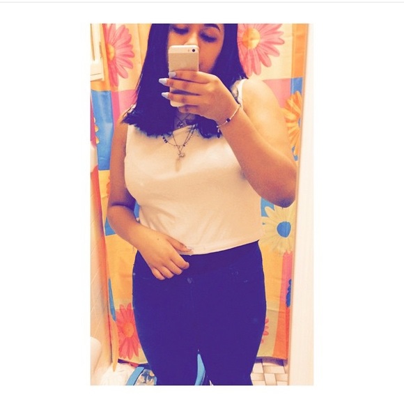 Profile Picture of Dianni V (@dianni) on Poshmark