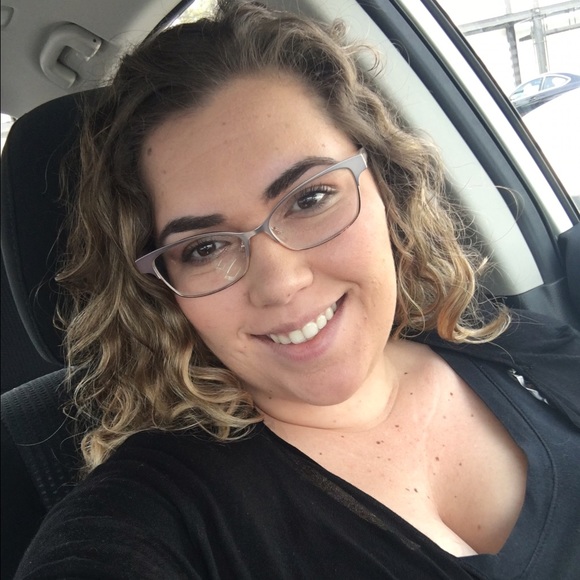 Profile Picture of Shelby Salzman (@shelbysalzman17) on Poshmark
