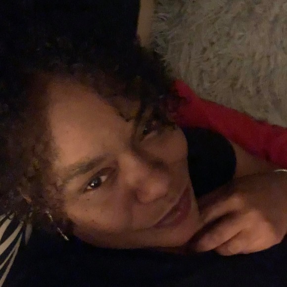 Profile Picture of Shawntika Winston (@shawntikaw) on Poshmark