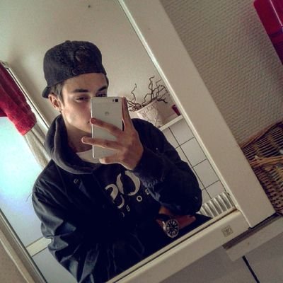 Profile Picture of Benjaminstenberg (@bennekung56) on Twitter