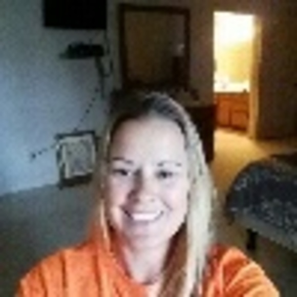 Profile Picture of Candice Mieras (@frogcity561) on Poshmark