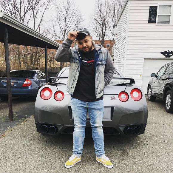 Profile Picture of Kevin Dias (@that350tho) on Poshmark