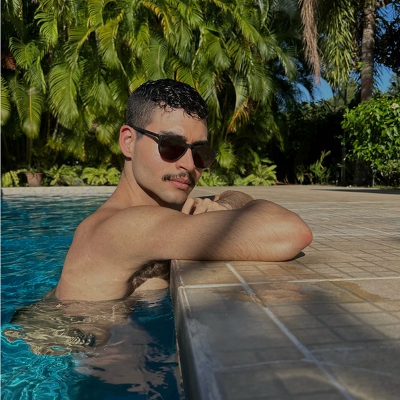 Profile Picture of Alberto Aciego (@ialberto22) on Poshmark