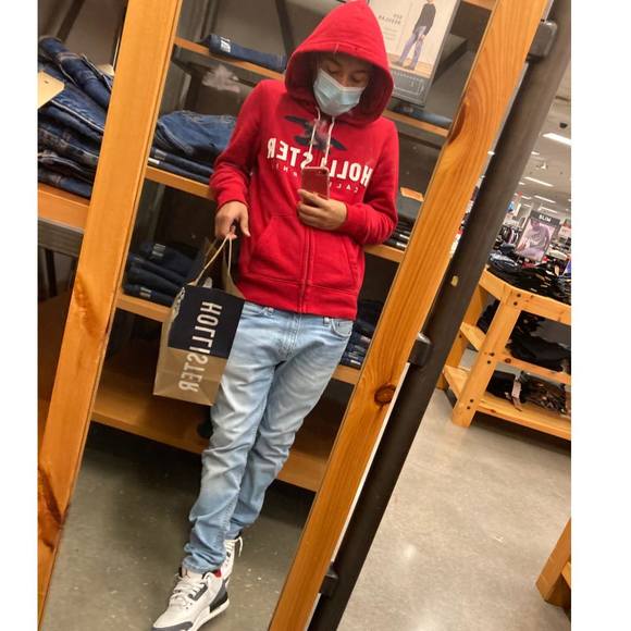 Profile Picture of Wilson Alvarado (@willy12358) on Poshmark