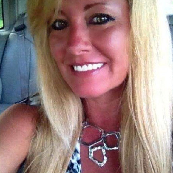 Profile Picture of Mona Cochran (@msmona69) on Poshmark