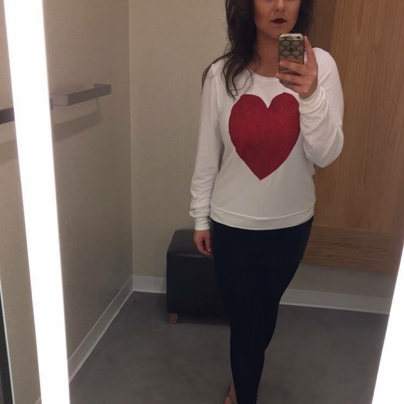 Profile Picture of Felicia Martushev (@phelyshia1) on Poshmark