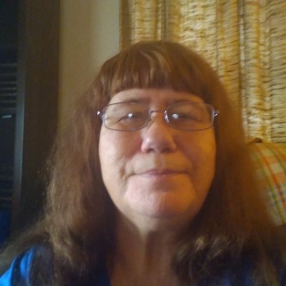 Profile Picture of Dawn Behrens (@dawnbehrens460) on Poshmark