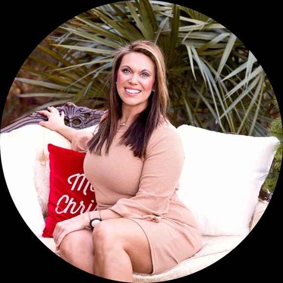 Profile Picture of Claire Brasseux (@clairebrasseux) on Poshmark