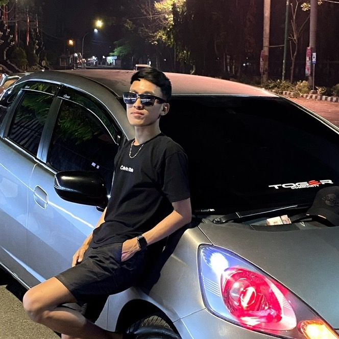 Profile Picture of 𝘿 𝘼 𝙉 𝙄 𝙀 𝙇 𝘽 𝙕 (@daniellmuharrom_) on Tiktok