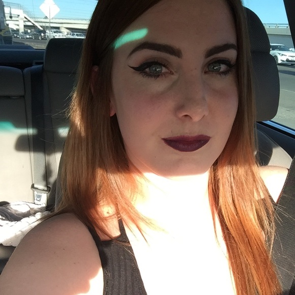 Profile Picture of Erin Kern (@erinkk13) on Poshmark