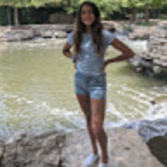 Profile Picture of Julia Lay (@jmlay2007) on Poshmark