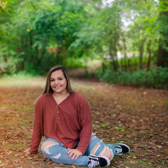 Profile Picture of Samantha Shideler (@samantha_4565) on Poshmark