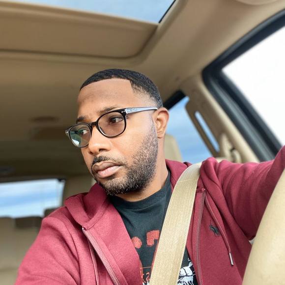 Profile Picture of Michael Hicks (@mrhicksii) on Poshmark