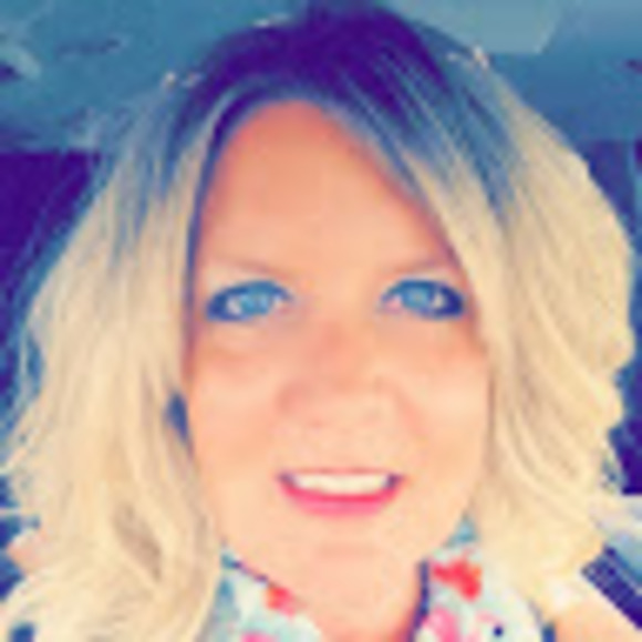 Profile Picture of Sheila Vanderhoof (@sheila0279) on Poshmark