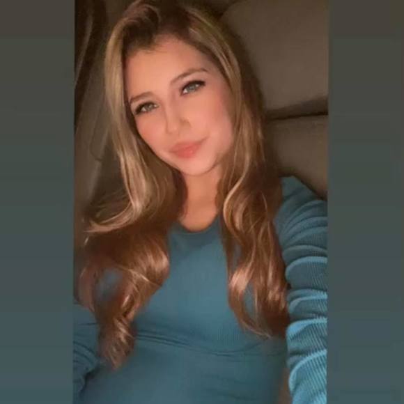 Profile Picture of Cassandra Magana (@cassandra01403) on Poshmark