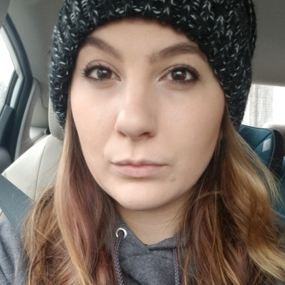 Profile Picture of Ashley Agnelli (@ashleysummer929) on Poshmark