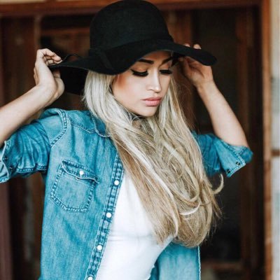 Profile Picture of Gaby Lee Gonzalez (@AcunaGabylee) on Twitter