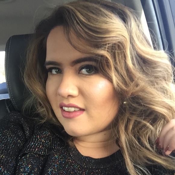 Profile Picture of Bianca Velez (@bmarissa923) on Poshmark