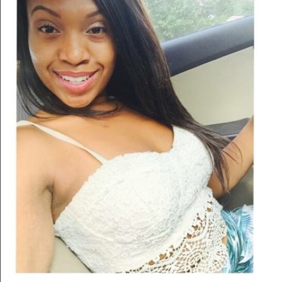 Profile Picture of Nicole Salter (@khutley) on Poshmark