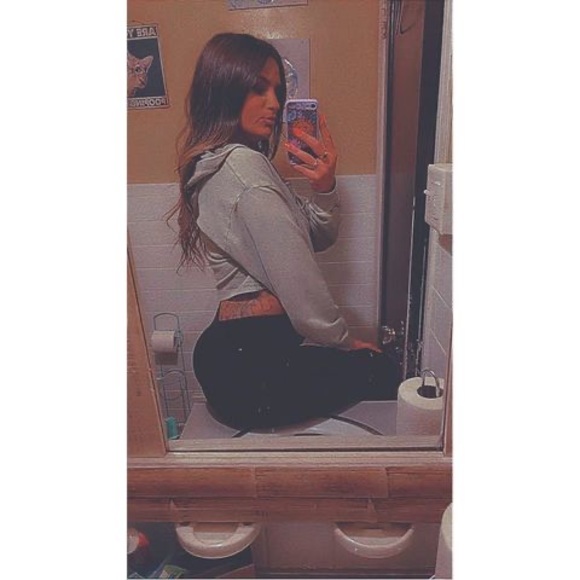 Lisette Rosa - Poshmark Profile Picture of Lisette Rosa (@zttm2327) on Poshmark