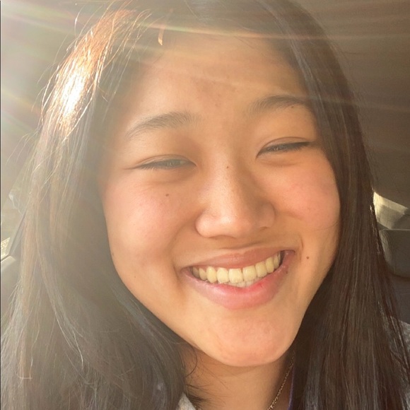 Profile Picture of Mari Holben (@mariholben) on Poshmark
