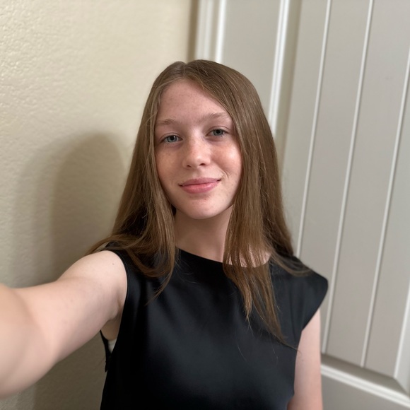 Profile Picture of Eliana Hudman (@elianahudman) on Poshmark