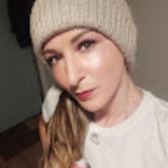 Profile Picture of Valerie Mclarnon (@valeriedm137) on Poshmark