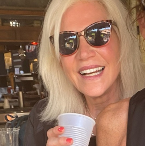 Profile Picture of Kathy Sistek (@ksistek) on Poshmark