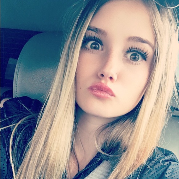 Profile Picture of Allison Verley (@allisonv23) on Poshmark