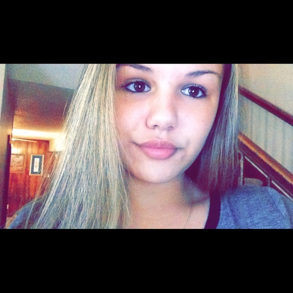 Profile Picture of Halie Holmes (@hatefulh) on Poshmark