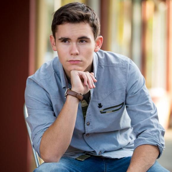 Profile Picture of James Savereux (@jamessavereux) on Poshmark