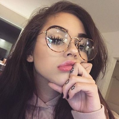 Profile Picture of Violet Andrews (@OfInnocencex) on Twitter