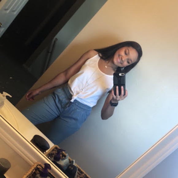 Profile Picture of Kayrianna Riser (@rkayrianna) on Poshmark