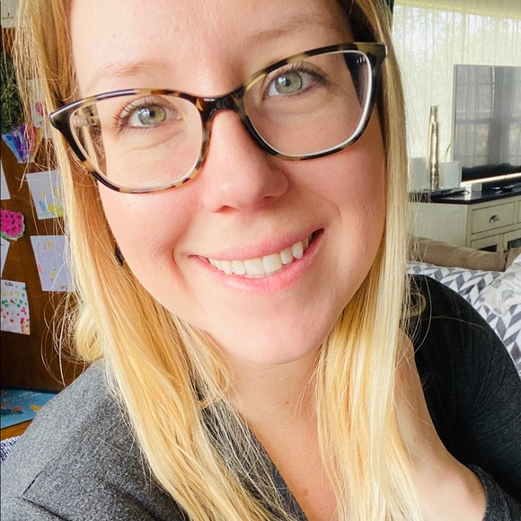 Profile Picture of Melissa Wienandt (@mwienandt) on Poshmark