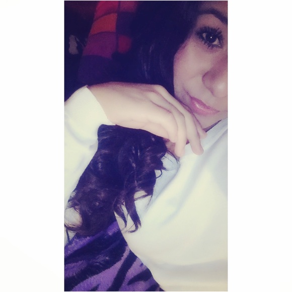 Profile Picture of Arely Sanchez (@arelyy_j) on Poshmark