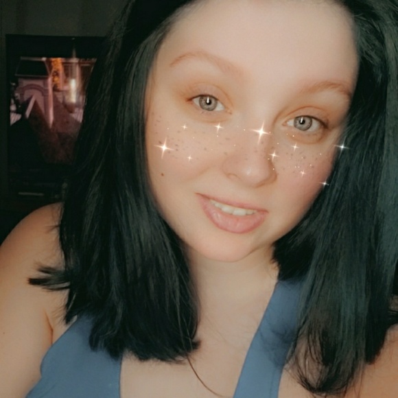 Profile Picture of Ashley Nelms (@ashleynelms0513) on Poshmark