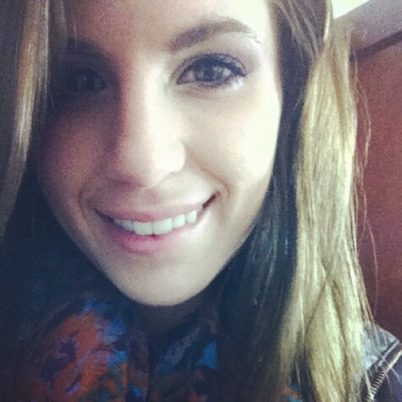 Profile Picture of Lauren Starwalt (@lostar0766) on Poshmark